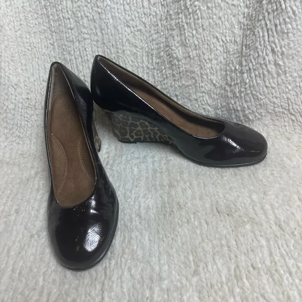 Aerosoles plum tree patent leather dark brown wedge leather print heels SZ8M